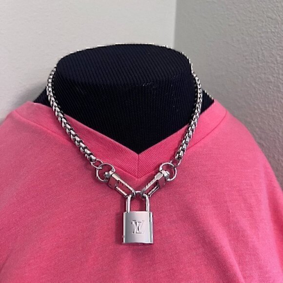 New LV Louis Vuitton Silver-Toned Lock with 18" Box Link Chain Necklace - Picture 2 of 5